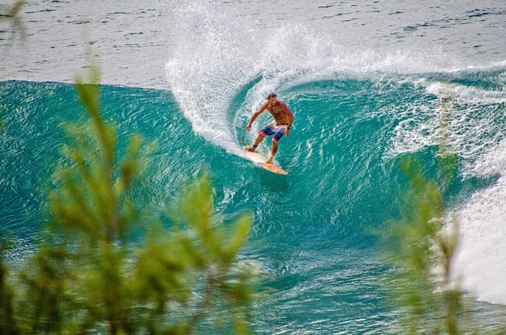 Surfing_Hawaii_Surfer