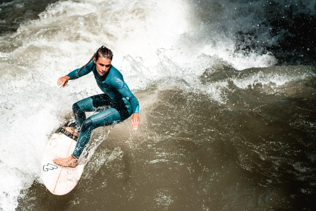 Neopren-fuer_Frauen_Wellenreiten_Riversurf