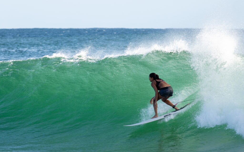 Surfaction_Frauen_Wellenreiten