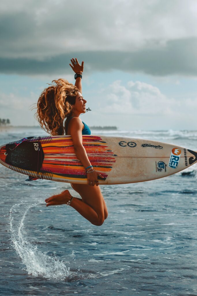 Wellenreiten_Surfen_fuer_Frauen_Surfing_Woman_Shortboard