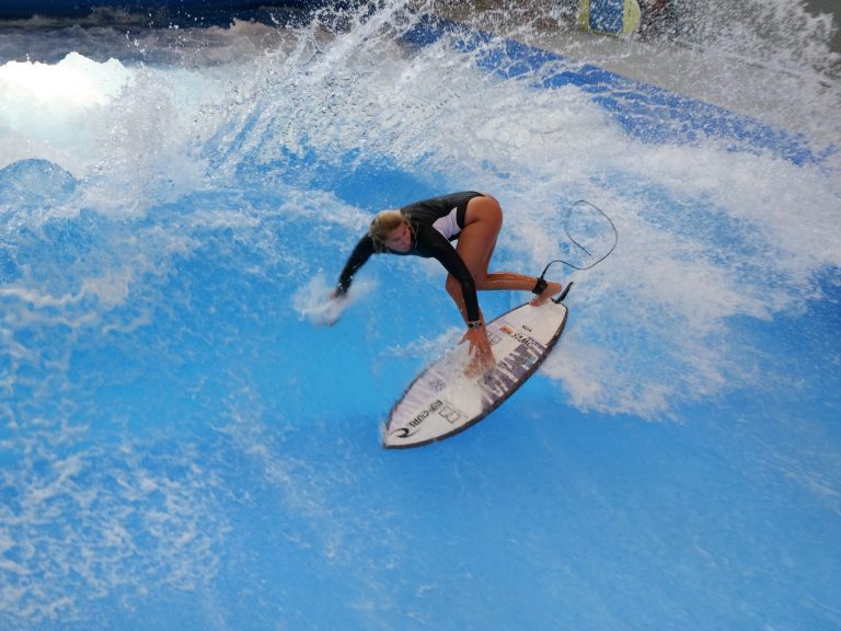 Stoked_Zone_Surf_Fitness_Rapid_Surfing_Janina_Zeitler